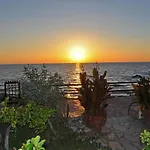 Corfu Beachfront Yannis On Agios Gordios *