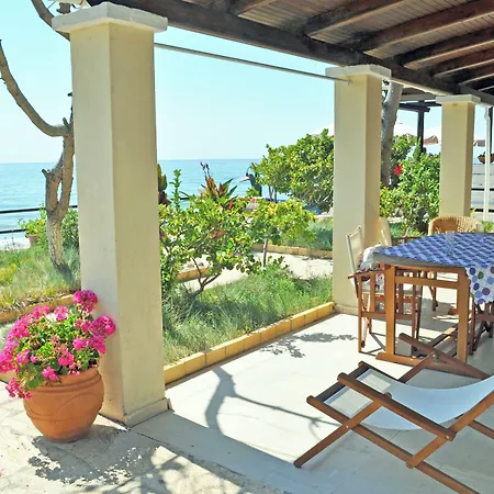 Corfu Beachfront Yannis On Agios Gordios *
