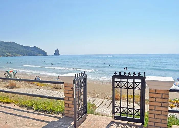 Corfu Beachfront Yannis On Agios Gordios Feriehus *