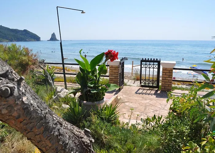 Corfu Beachfront Yannis On Agios Gordios Feriehus