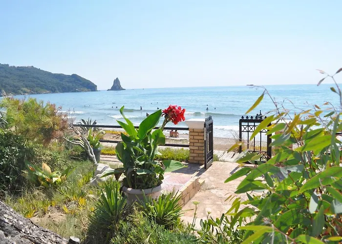 Corfu Beachfront Yannis On Agios Gordios Feriehus *