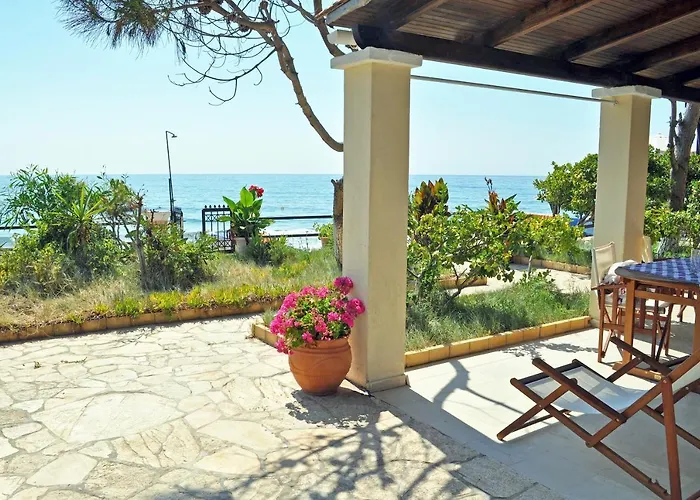 Corfu Beachfront Yannis On Agios Gordios Feriehus