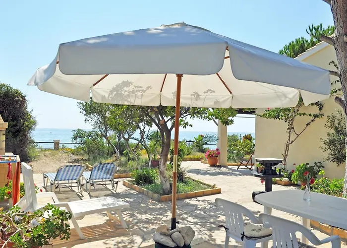 Corfu Beachfront Yannis On Agios Gordios *